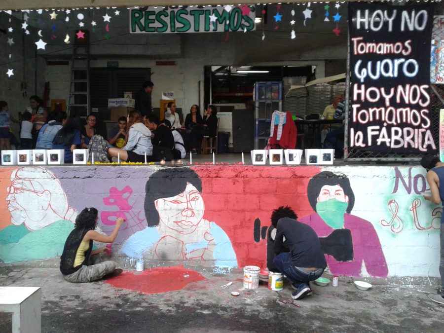 Trabajadoras de fábrica textil en Medellín llevan cuatro meses en huelga