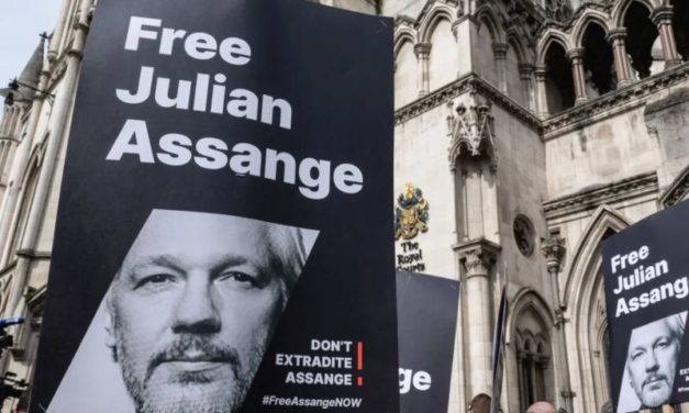 Julian Assange regresa a la libertad