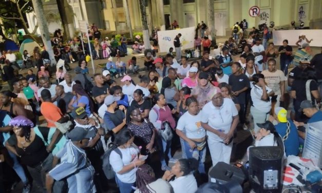 Por incumplimientos del Gobierno, familias ocupan la sede de la SAE en Cali
