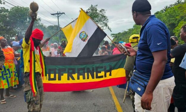 Policía hondureña intenta desalojar campamento garífuna en Tegucigalpa